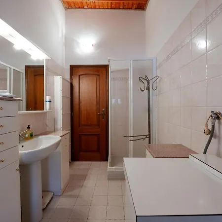 Ampio Bilocale Con Vista Montagne, Centro