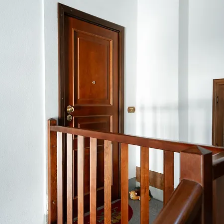 Ampio Bilocale Con Vista Montagne, Centro