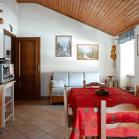 Ampio Bilocale Con Vista Montagne, Centro *