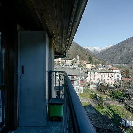 Ampio Bilocale Con Vista Montagne, Centro Апартаменты *